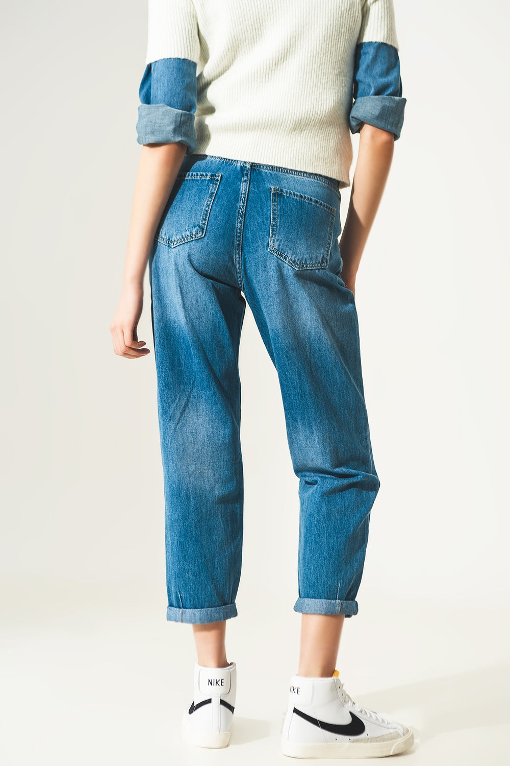 Straight leg jeans with darts at the waist in medium blue - Szua Store