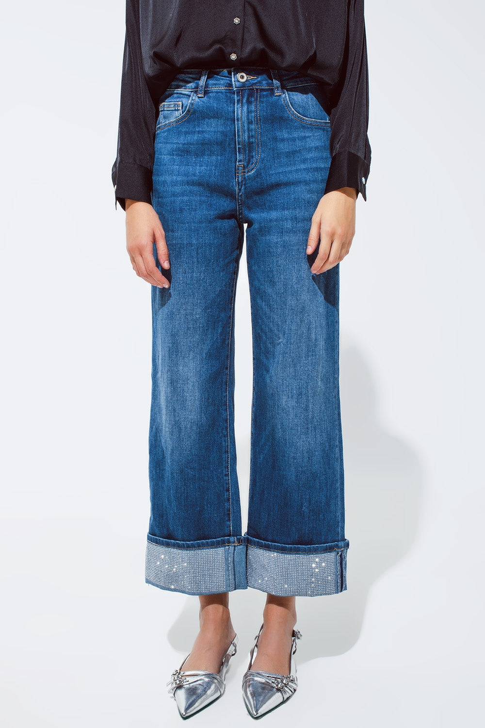 Q2 Straight Leg Jeans With Folded Hem With Sequins Detail in Mid Wash