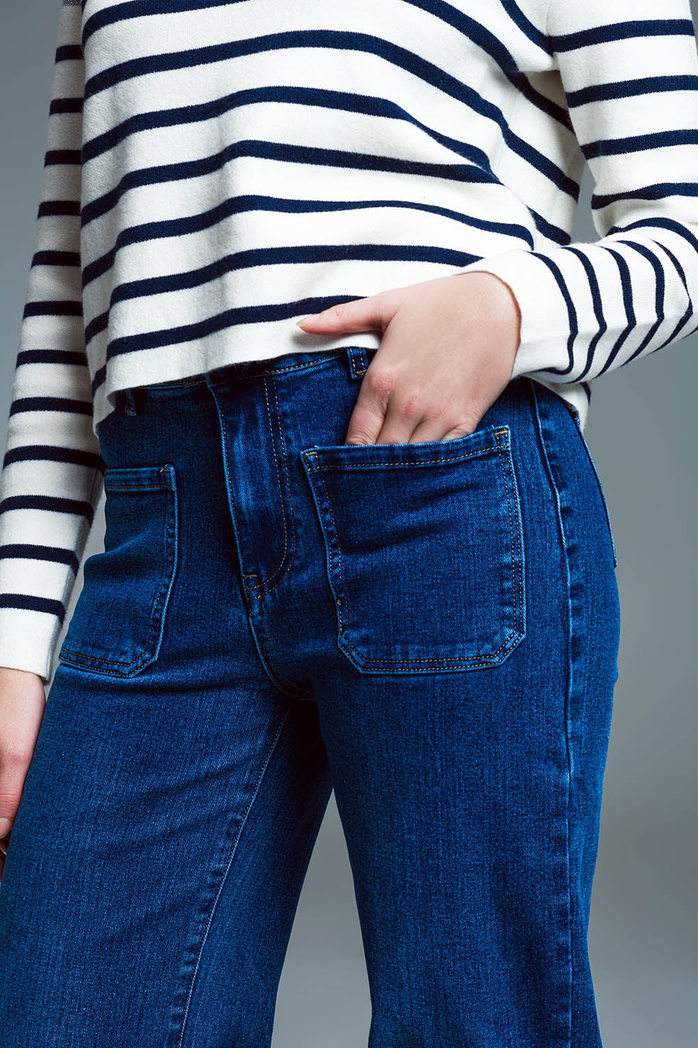 Straight Leg Jeans With Front Marine Style Pockets in Mid Wash