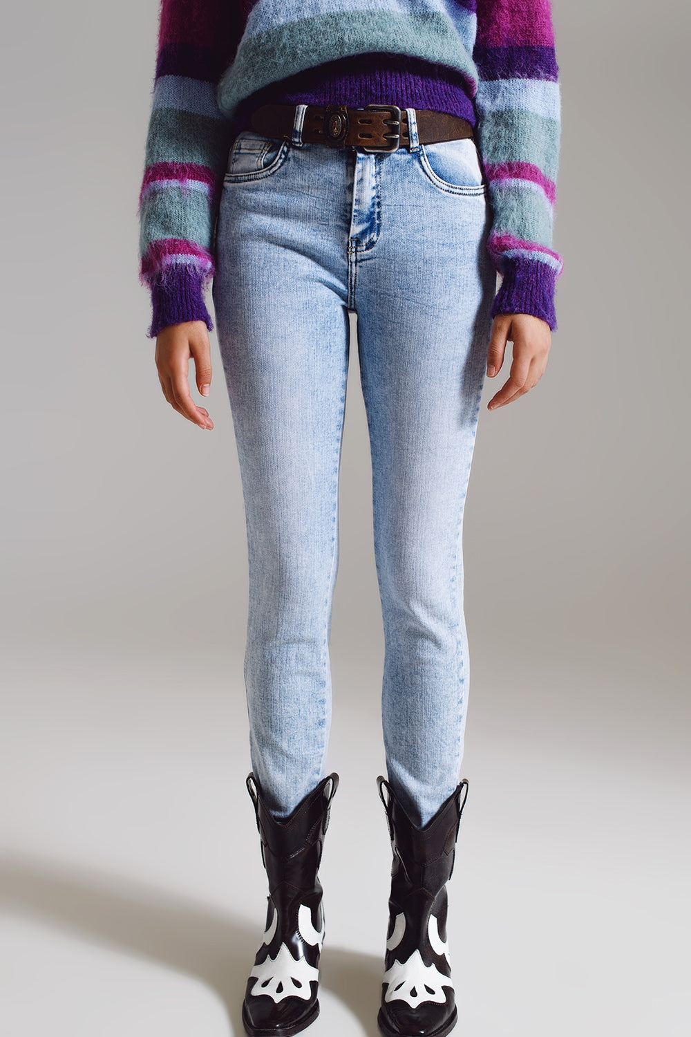 Q2 Super skinny jeans in mid rise in light blue wash