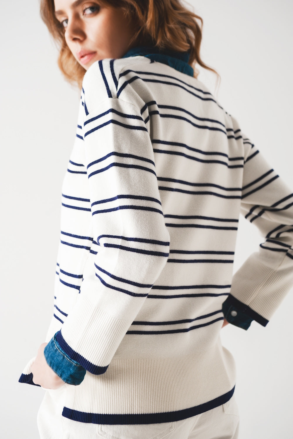 Sweater in white with navy stripe Szua Store