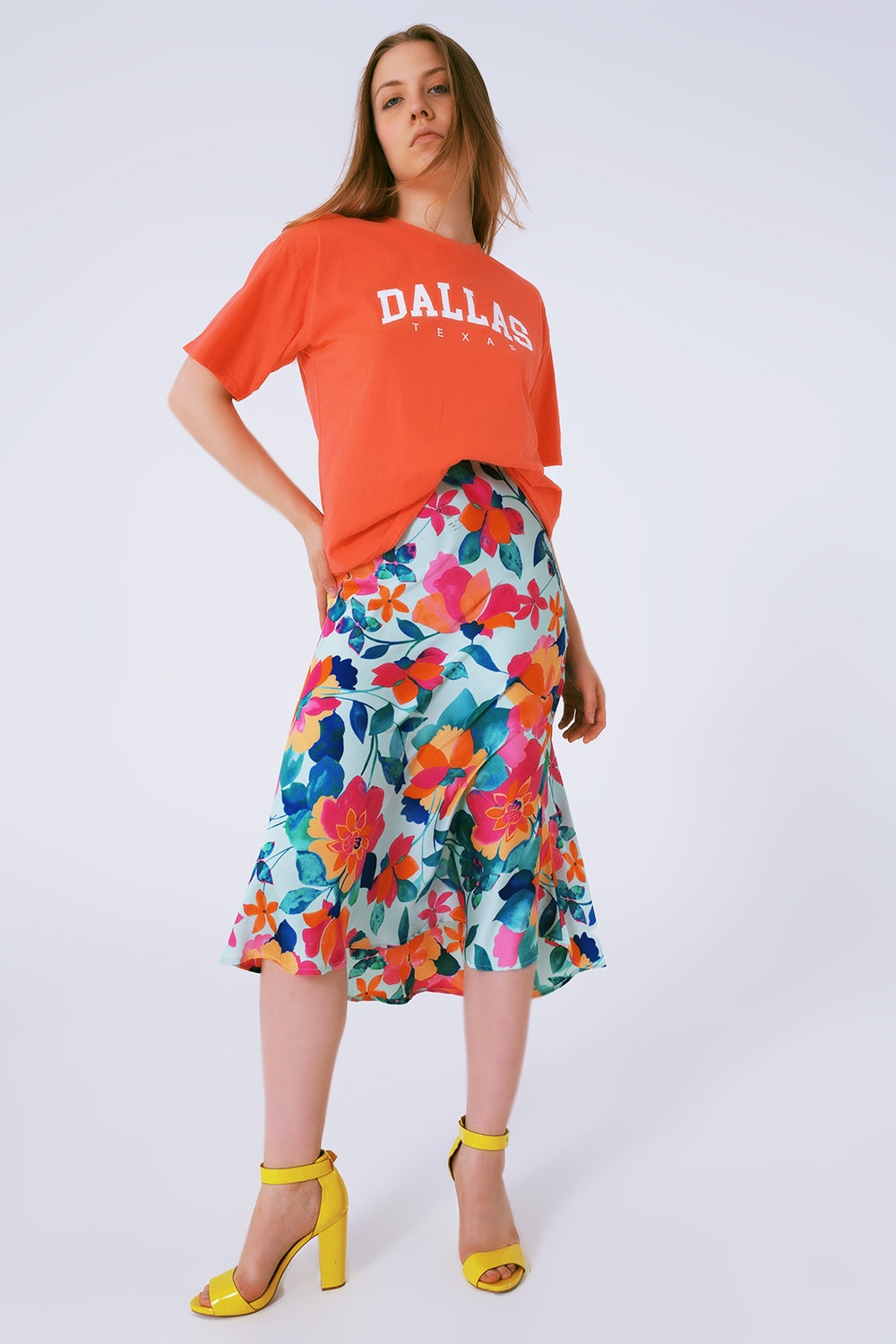 T Shirt with Dallas Texas Text in Orange - Szua Store