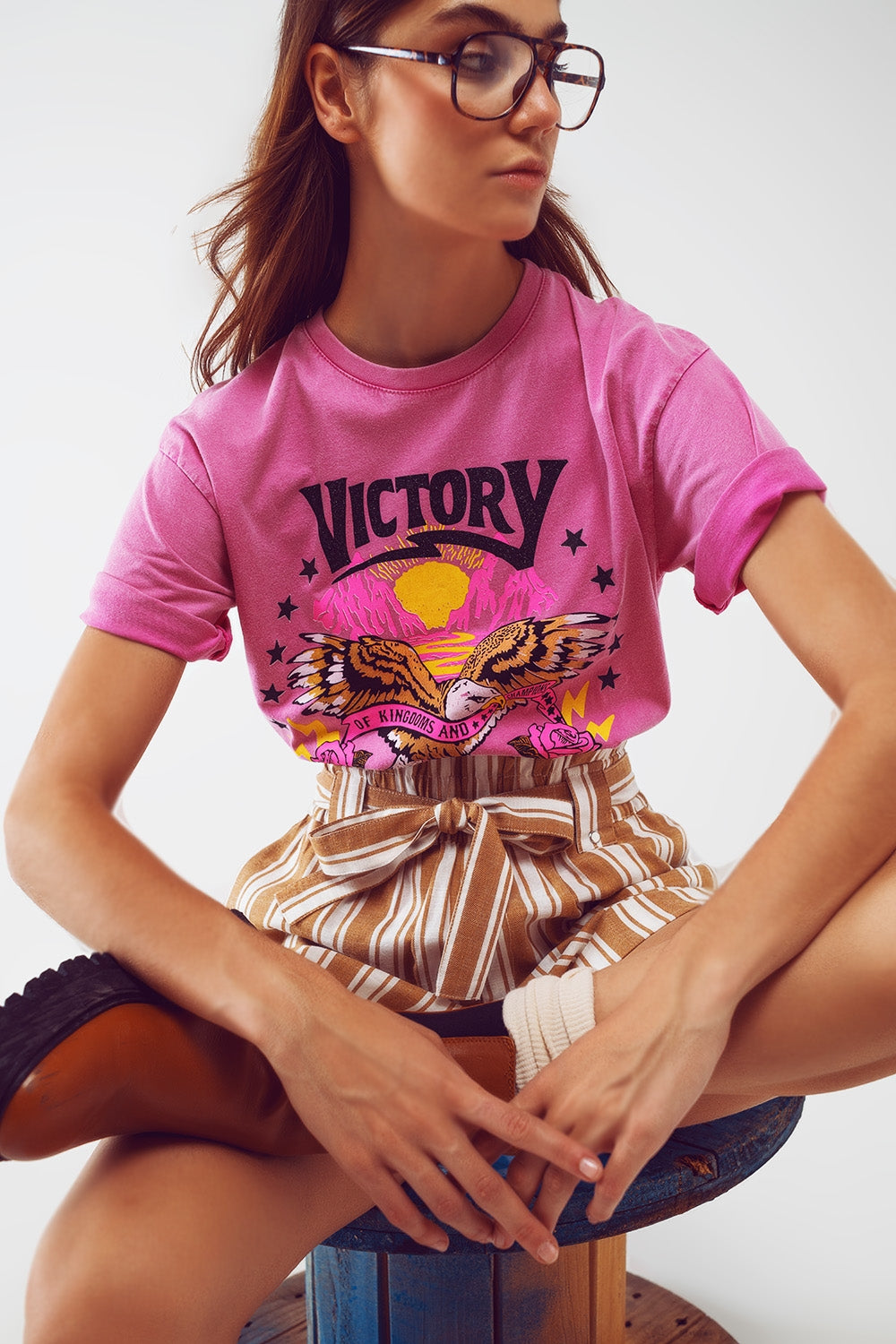 Q2 T-Shirt with Victory text in Pink