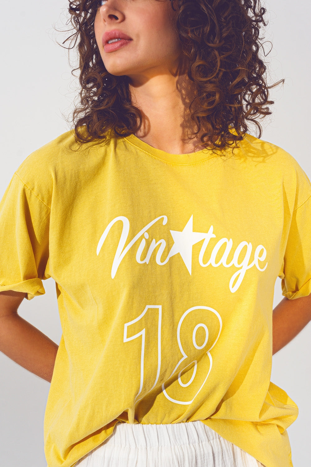 T-Shirt with Vintage 18 Text in yellow - Szua Store