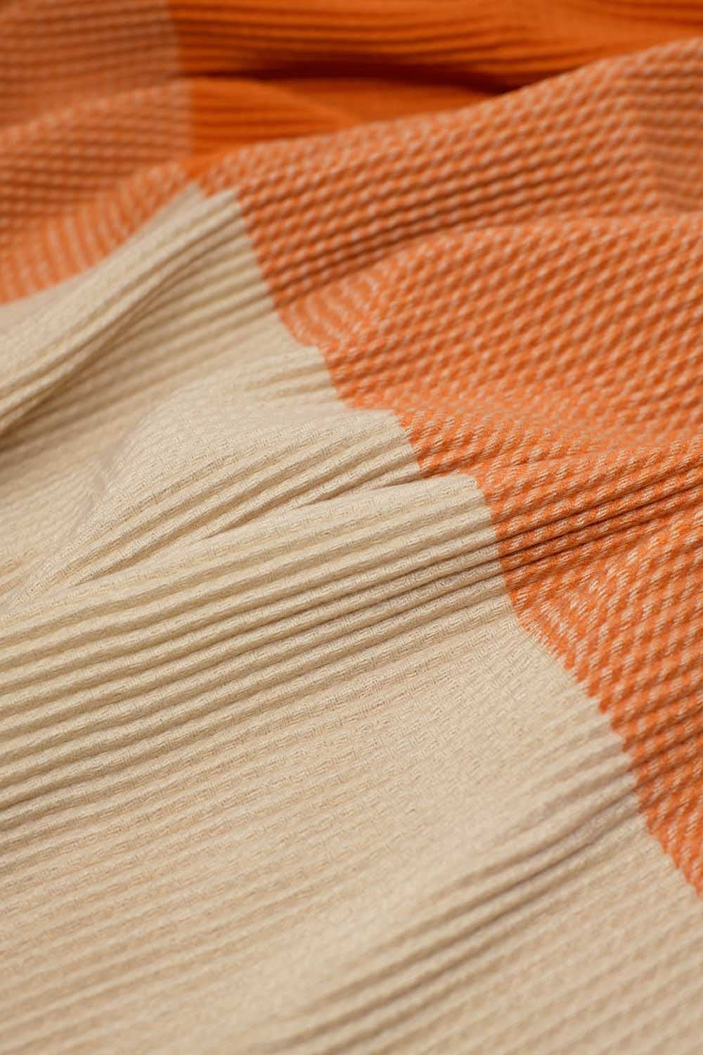 Thin scarf with mixed knits in shades of orange