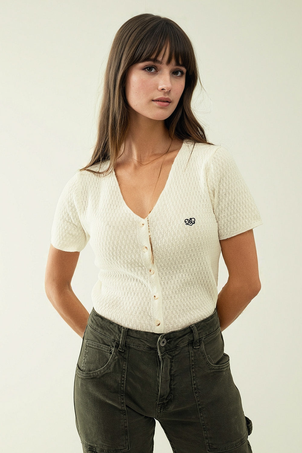 Q2 White cardigan with short sleeves and front closure with button