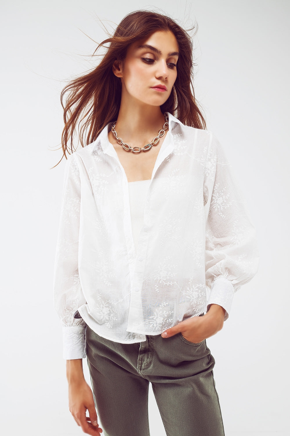 Q2 white flower embroidered shirt