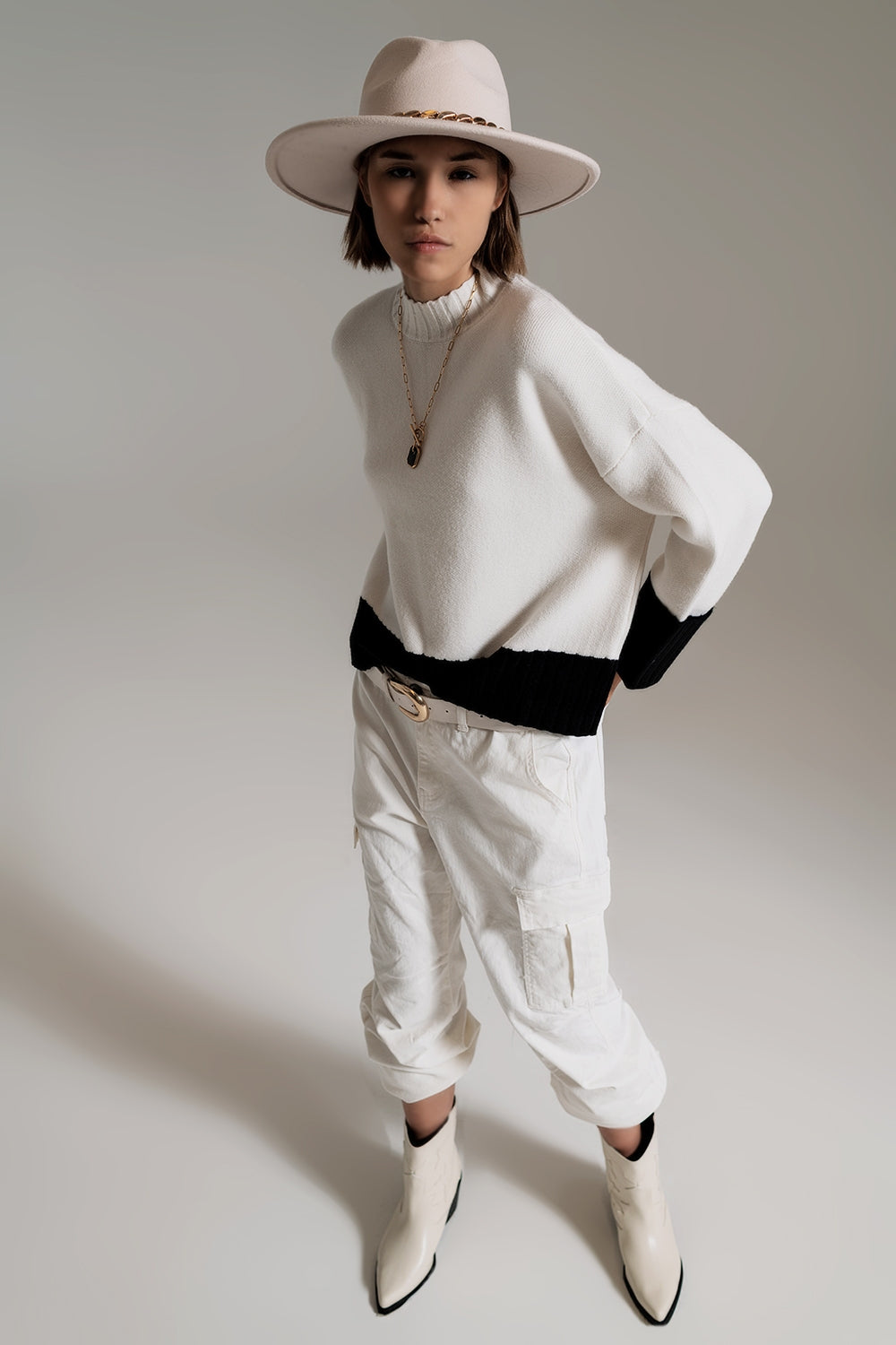 White jumper with black ribbed cuffs and hem - Szua Store