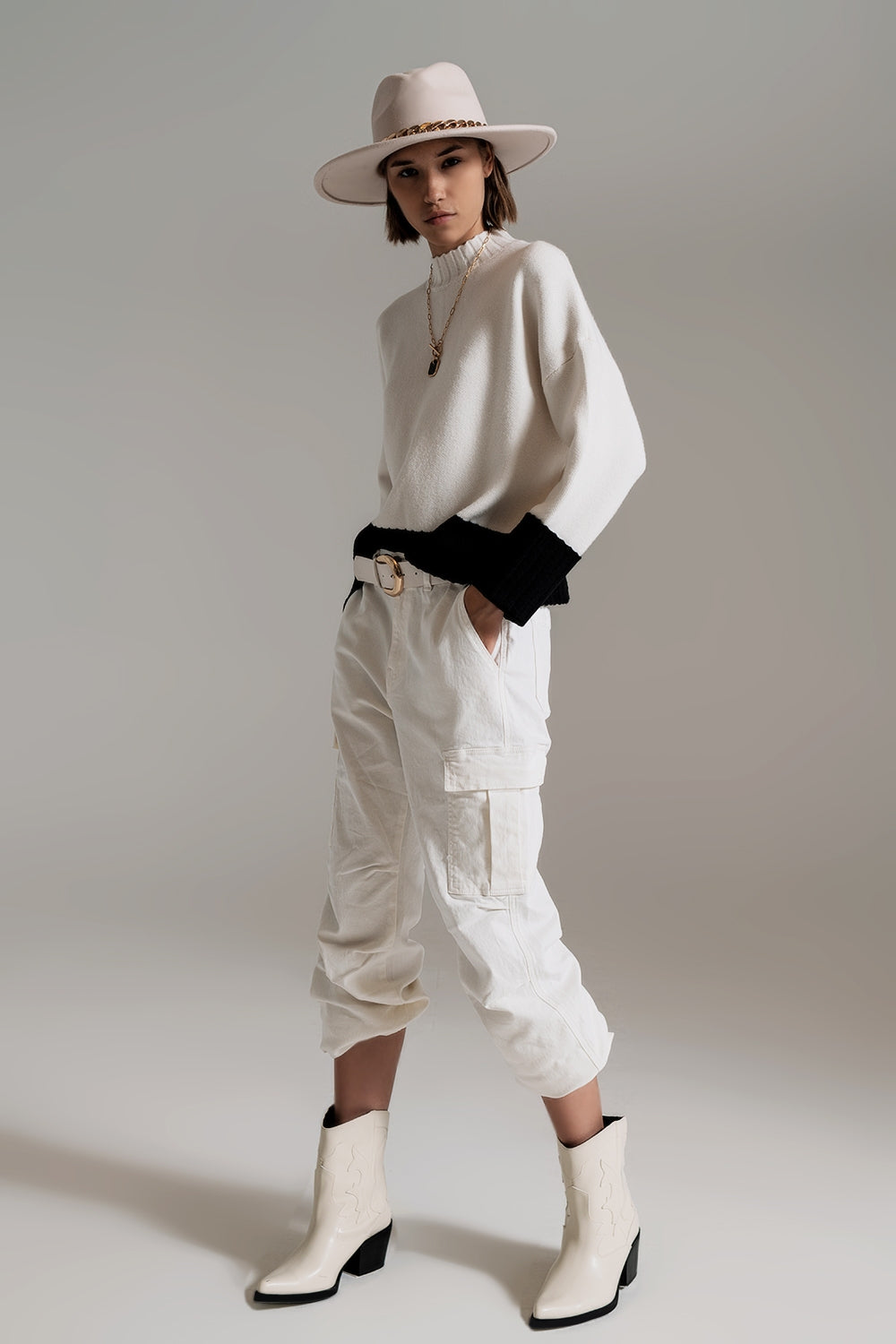 White jumper with black ribbed cuffs and hem - Szua Store