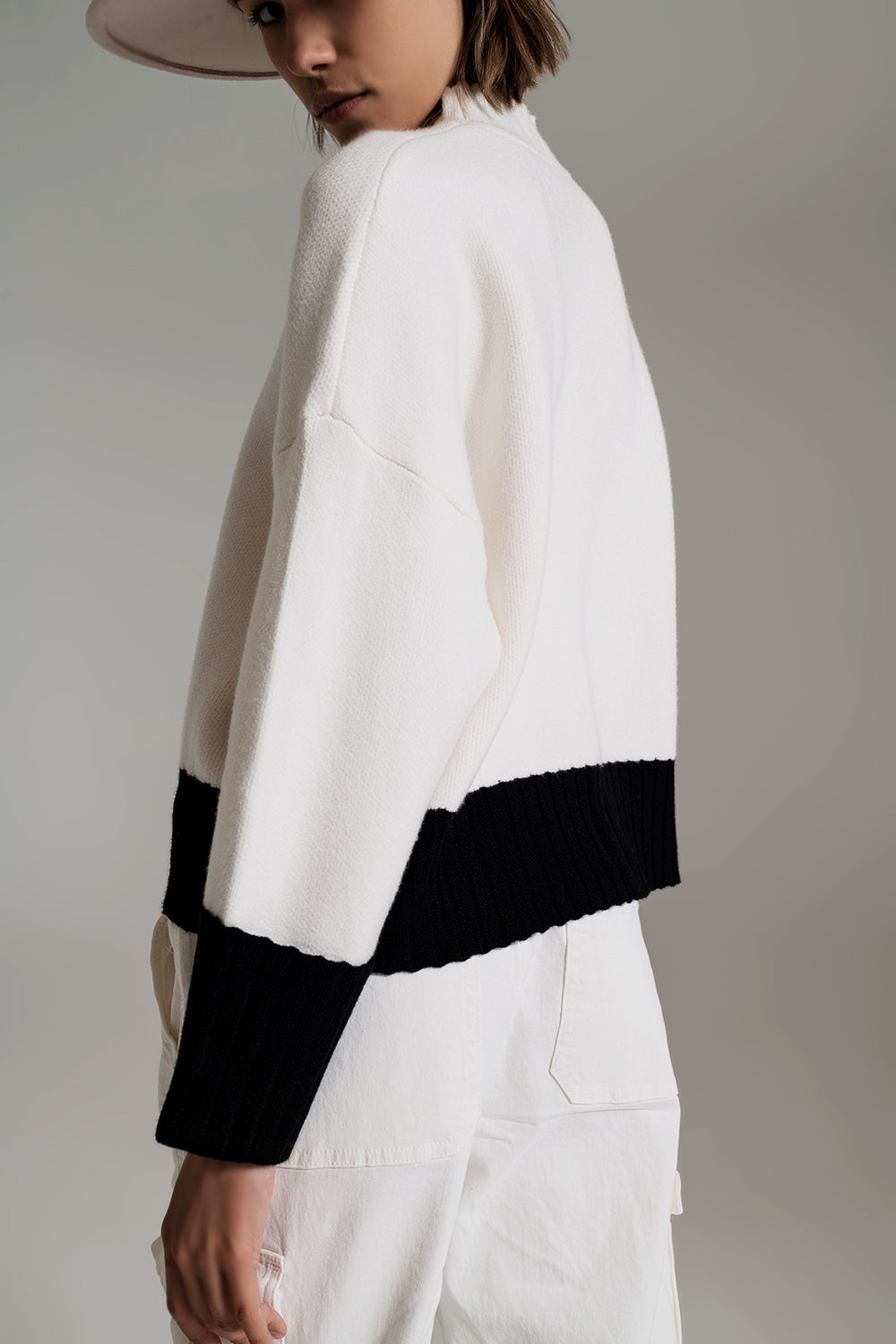 White jumper with black ribbed cuffs and hem - Szua Store