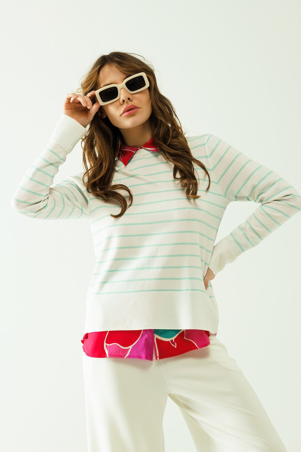 Q2 White long sleeves sweater with light green stripes