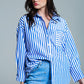 Q2 White oversized blouse with vertical stripes in blue and chest pocket