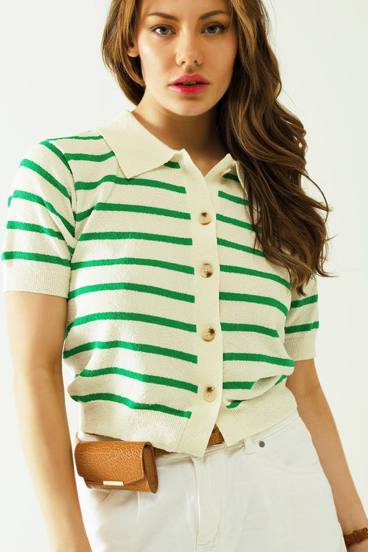 Q2 White polo shirt with green stripes and front closure with buttons