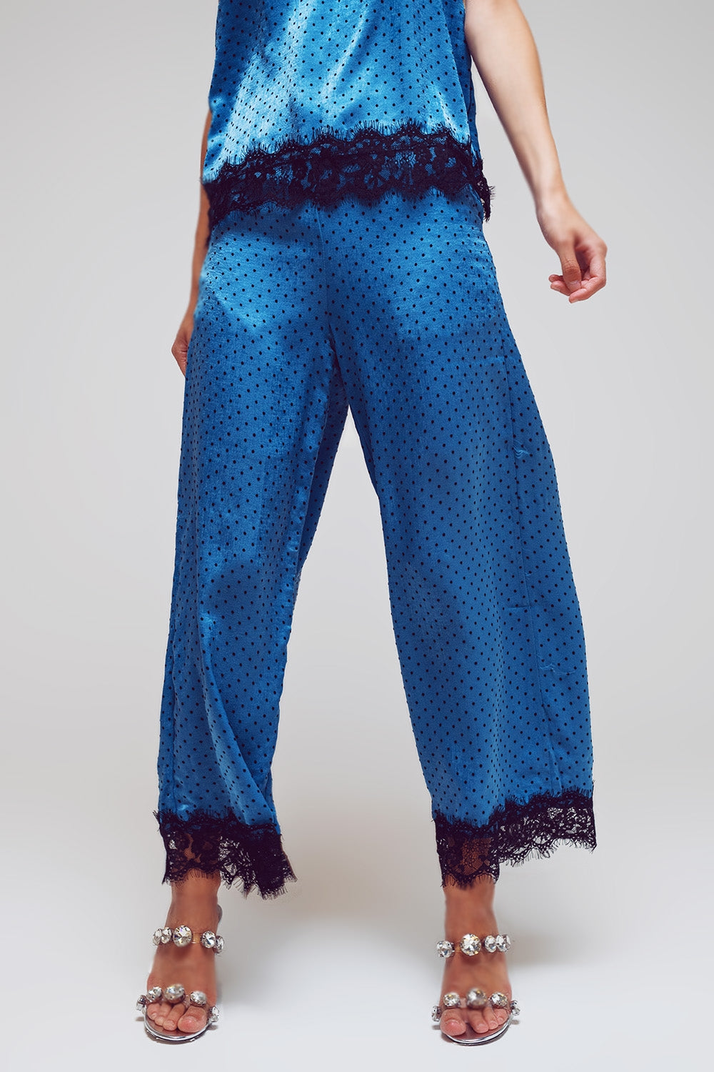 Q2 wide dotted pants with lace at the hems