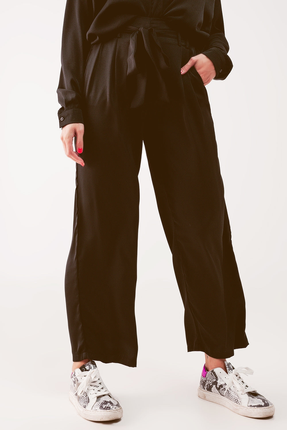 Wide leg belted pants in black Szua Store