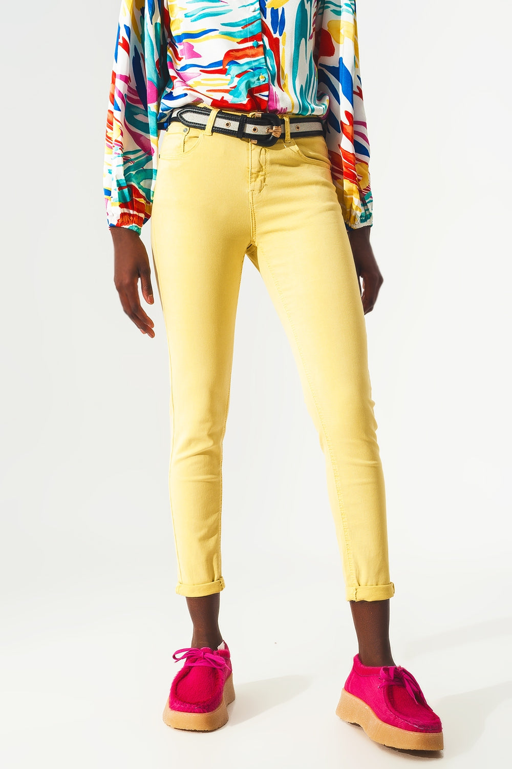 Q2 Yellow ankle jeans with soft wrinkles